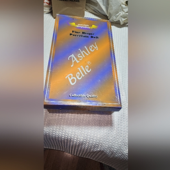 ASHLEY BELLE EUC PORCELAIN COWGIRL DOLL SET - Picture 2 of 11